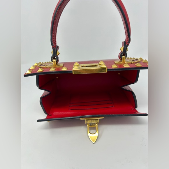 Valentino Garavani Lim. Edi. Alcove box bag in feat gld rockstuds & cross strap - Picture 5 of 14